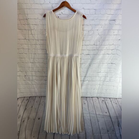 Grayson Cream Pleated Maxi Lined Dress Size Small - Picture 1 of 14